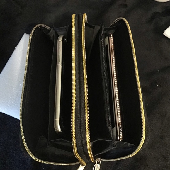 🦋 🌸2for$40 HOST PICK Beautiful Embroidered Wallet 🌸💕 - Picture 4 of 5